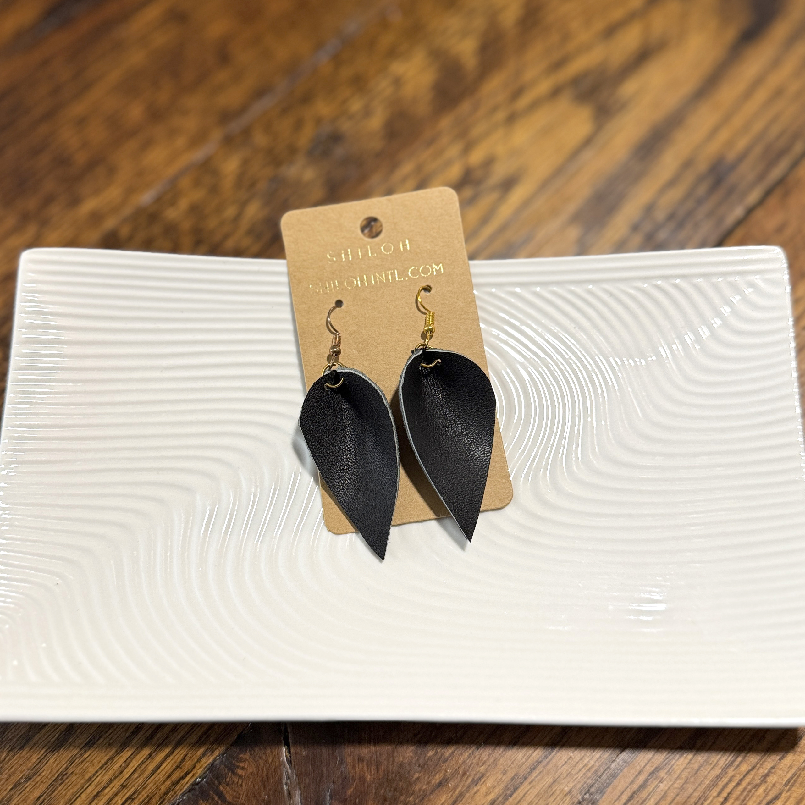 Leaf (Black) – Earrings - Image 1